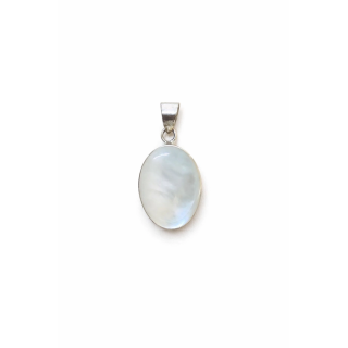 Pendentif en nacre et argent 925 – Élégance naturelle et douceur lumineuse
