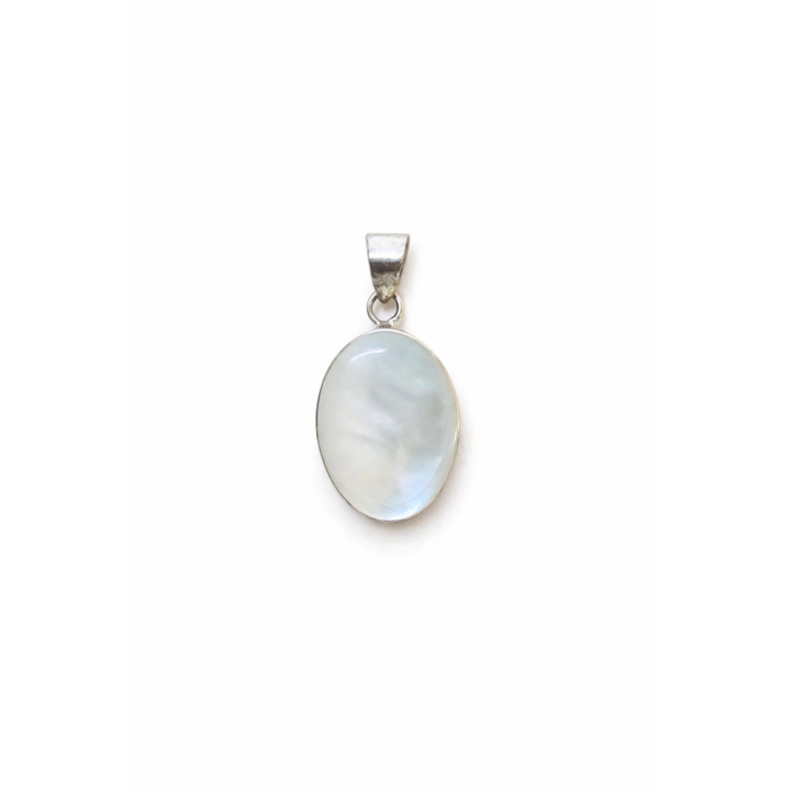 Pendentif en nacre et argent 925 – Élégance naturelle et douceur lumineuse