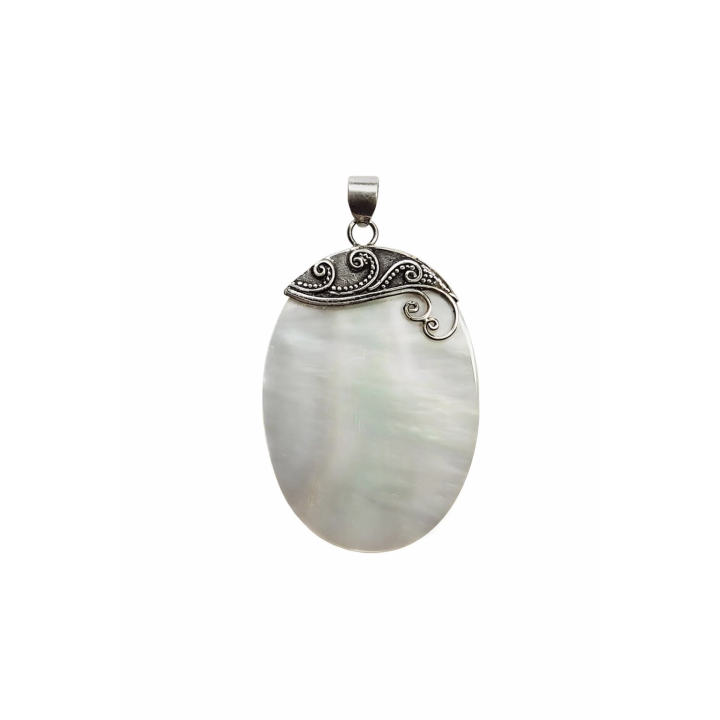 Pendentif en nacre naturelle et argent massif – Élégance intemporelle