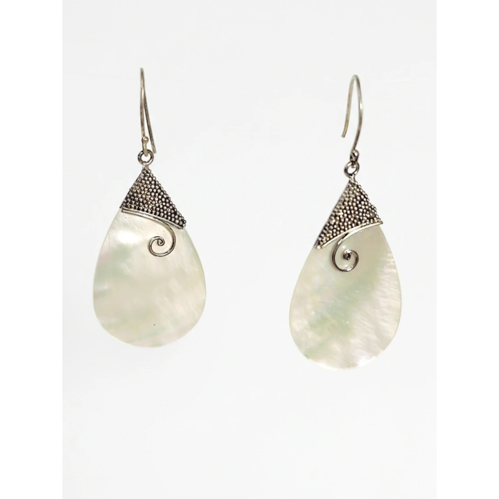 Boucles d’Oreilles en Nacre & Argent